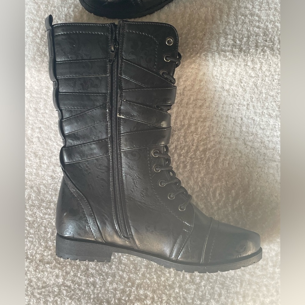 Women’s Lace up boots